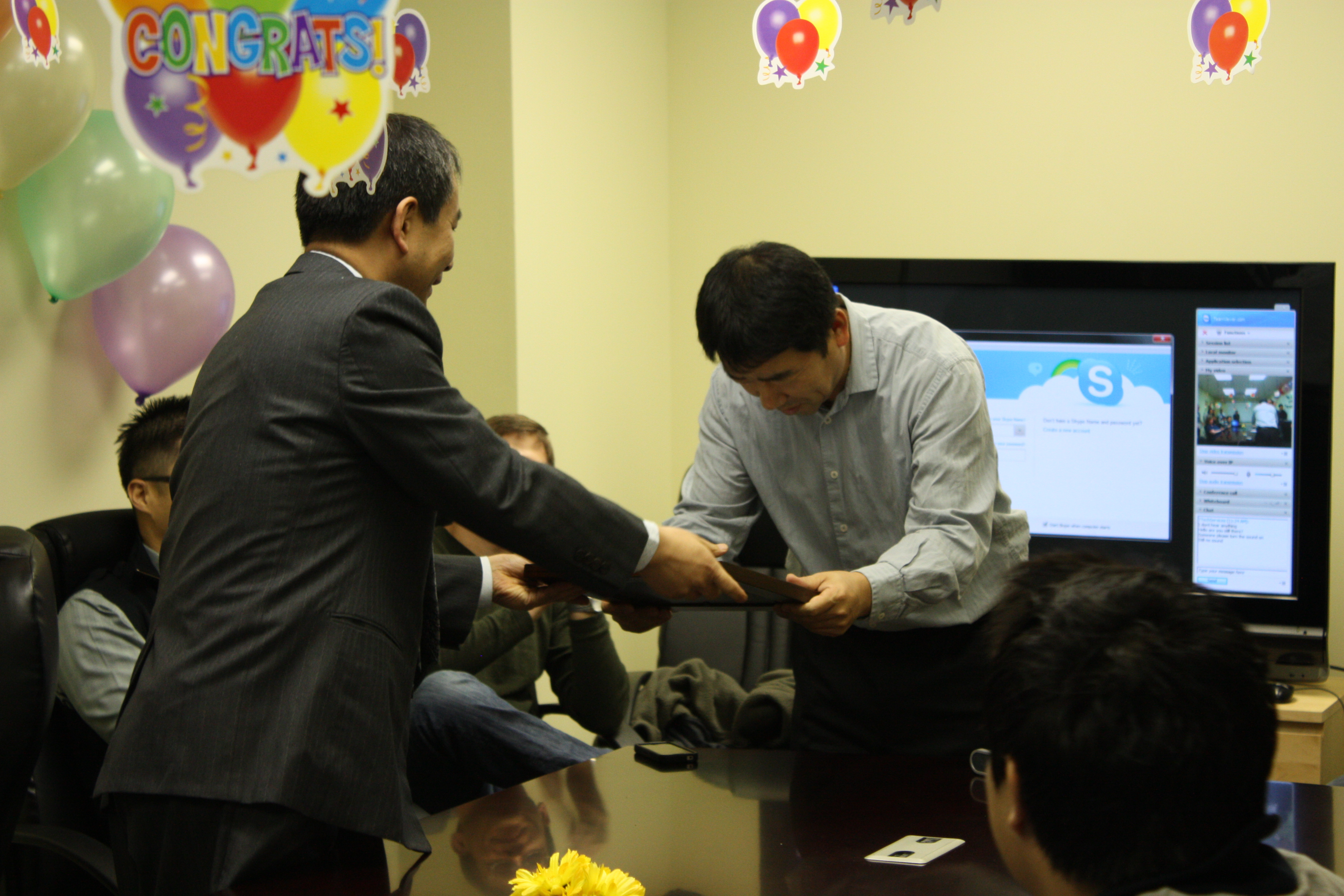 JH Kim CEO awards to the employee